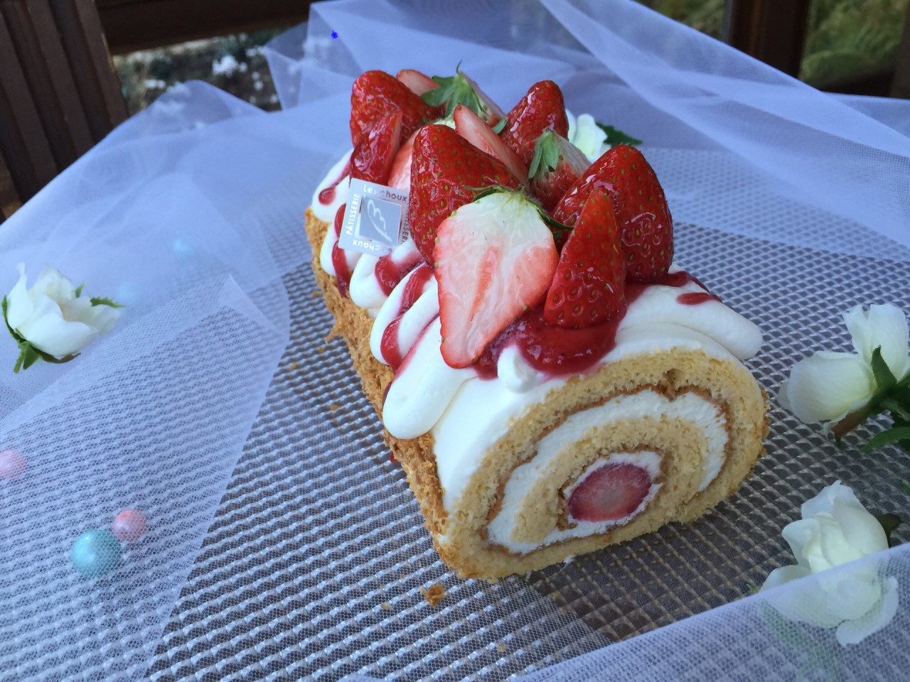 苺のロールケーキ のご紹介です レ シュー 西鎌倉 湘南にあるケーキとお菓子のお店 Les Choux