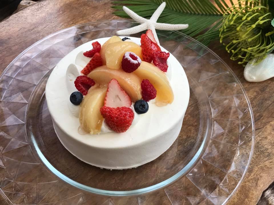 桃といちごのショートケーキ レ シュー 西鎌倉 湘南にあるケーキとお菓子のお店 Les Choux
